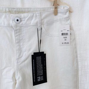 DL1961 Florence Jeans in Milk